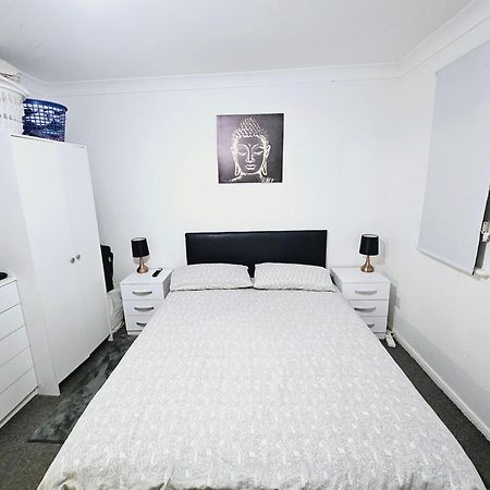 Lovely Fully Furnished One Bed Flat To Let Enfield Bagian luar foto