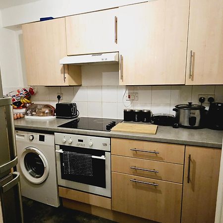 Lovely Fully Furnished One Bed Flat To Let Enfield Bagian luar foto