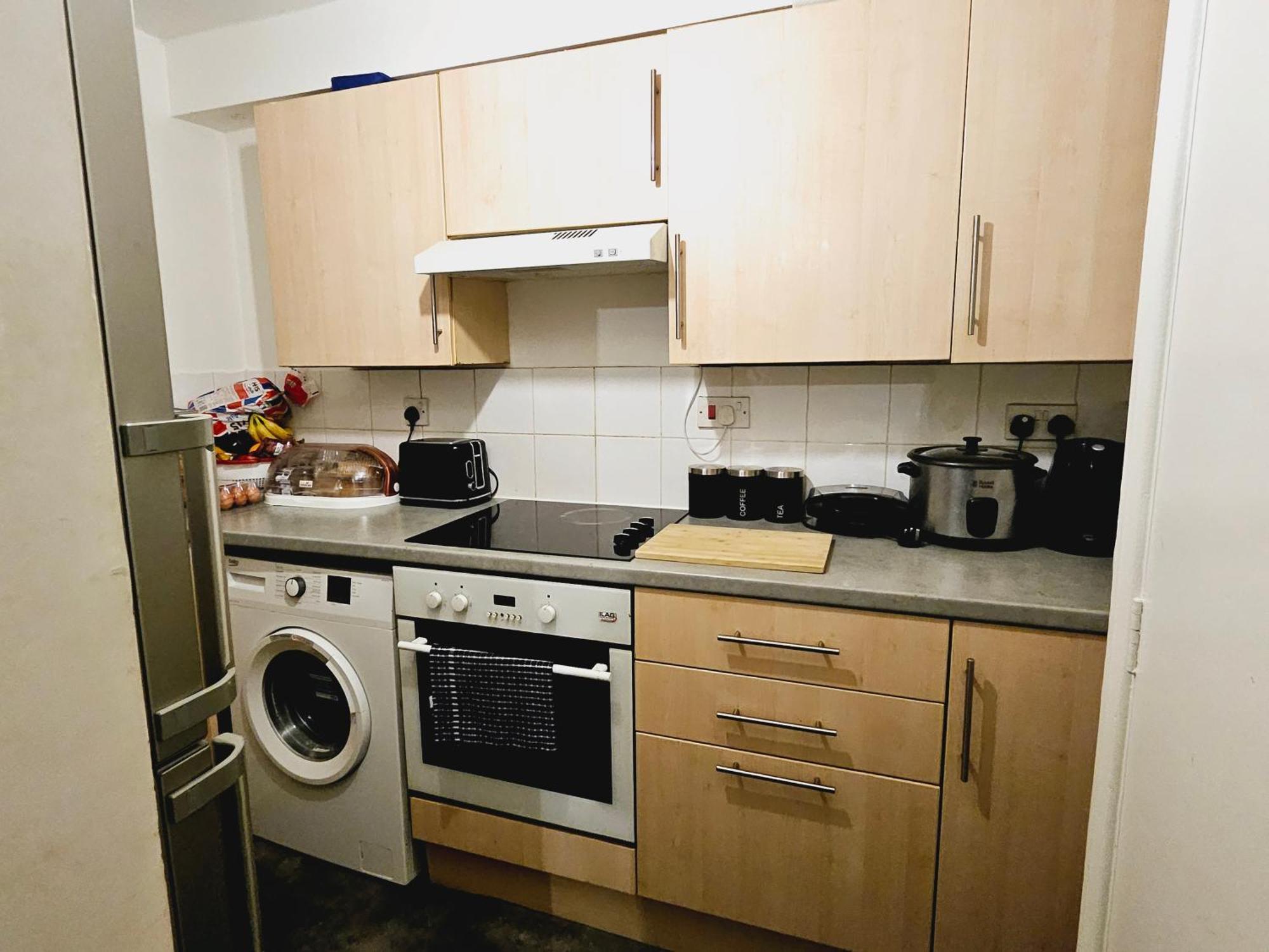 Lovely Fully Furnished One Bed Flat To Let Enfield Bagian luar foto